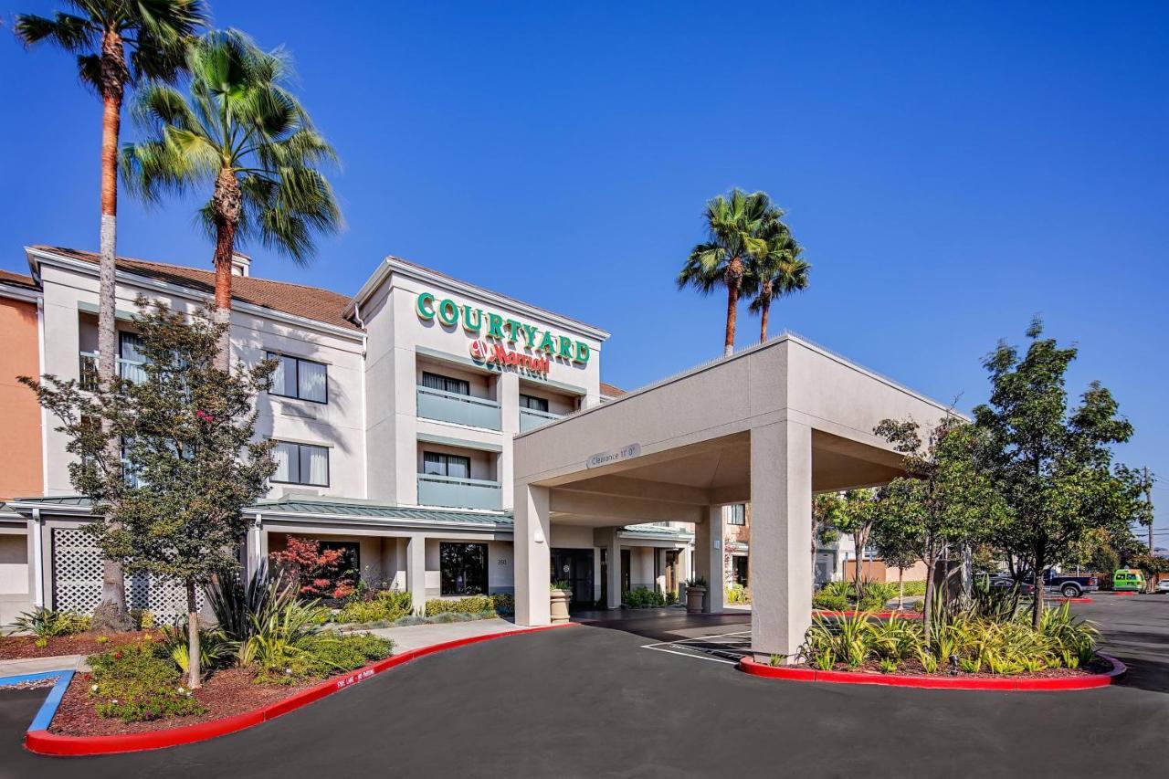 Courtyard By Marriott Oakland Airport Hotel Exterior photo